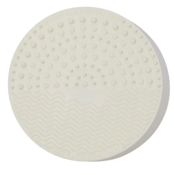 Good To Go Beauty Sponge Ornament makeup tools. Puffs, sponges, cleansing pad. - Picture 6 of 7